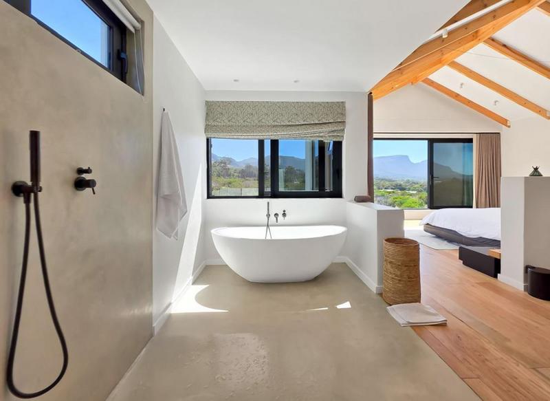 4 Bedroom Property for Sale in Zwaanswyk Western Cape